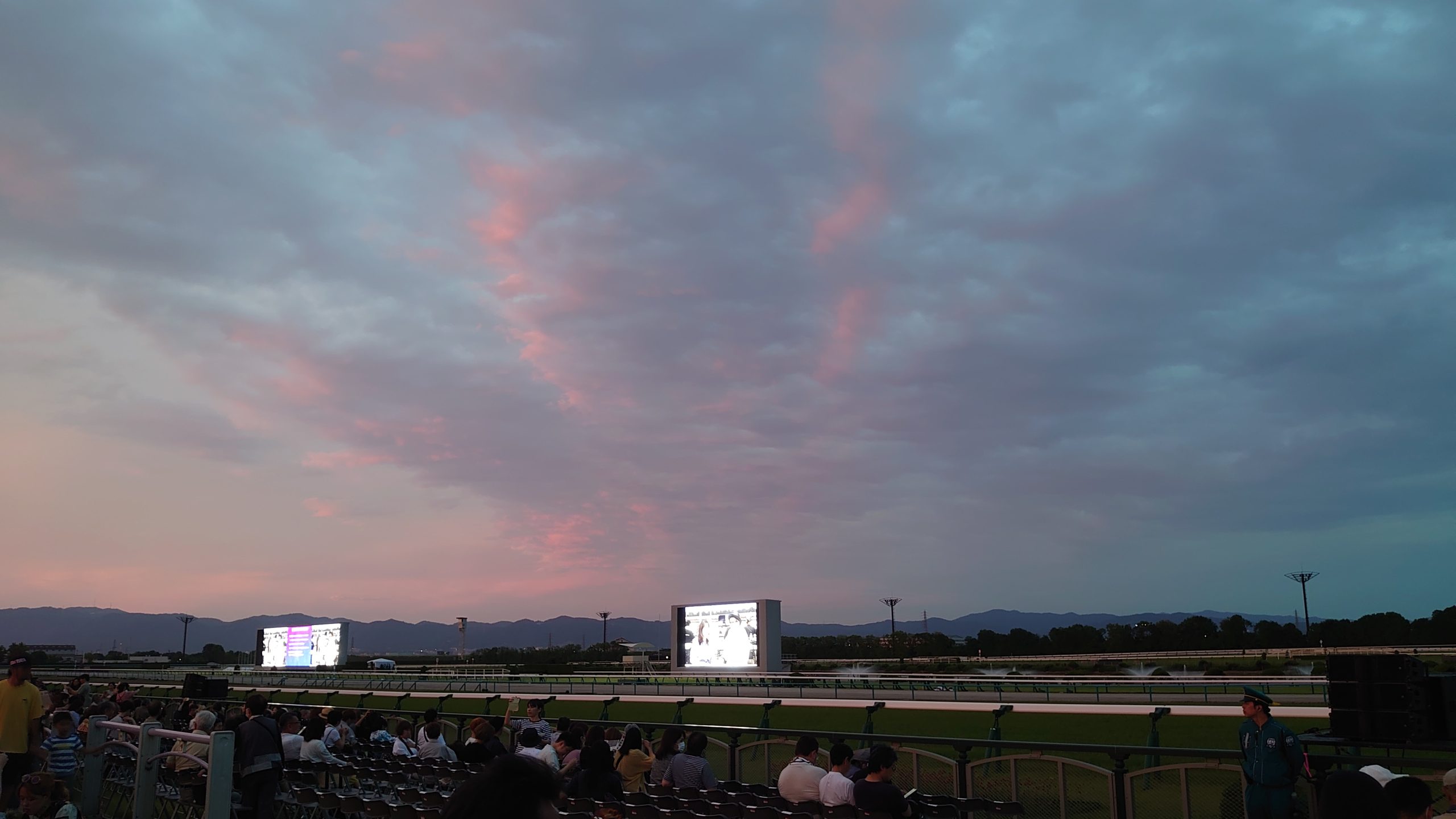 芸術花火前の空