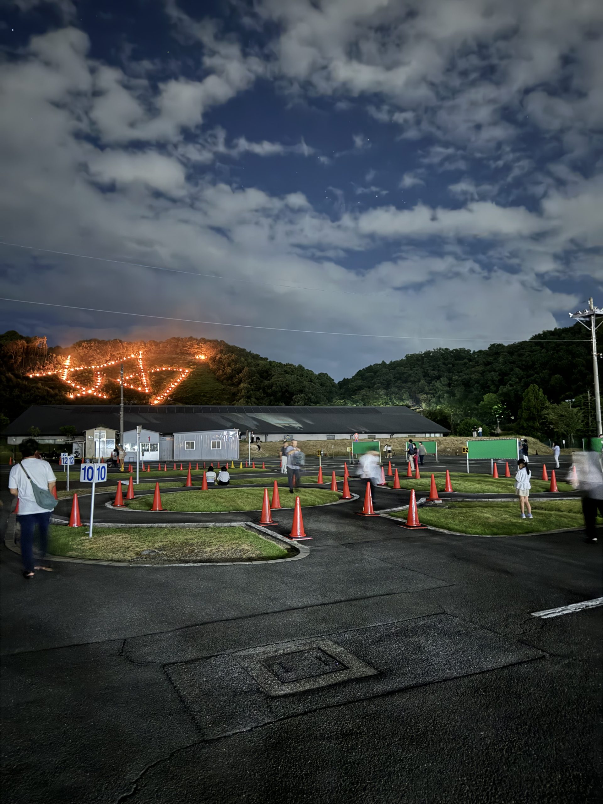 お盆の夜の松ヶ崎